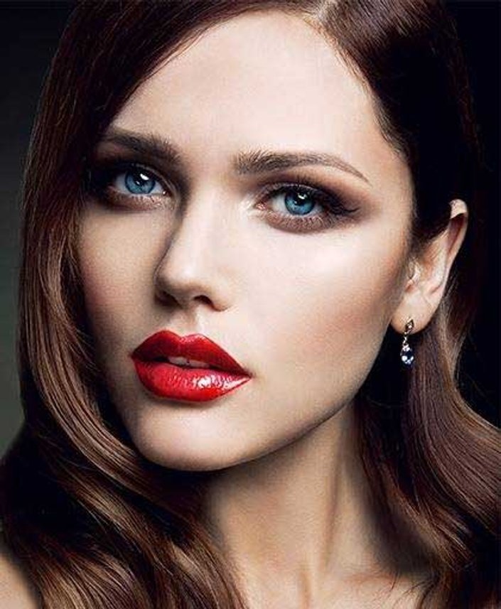 How to Wear Red Lipstick on Your Wedding Day