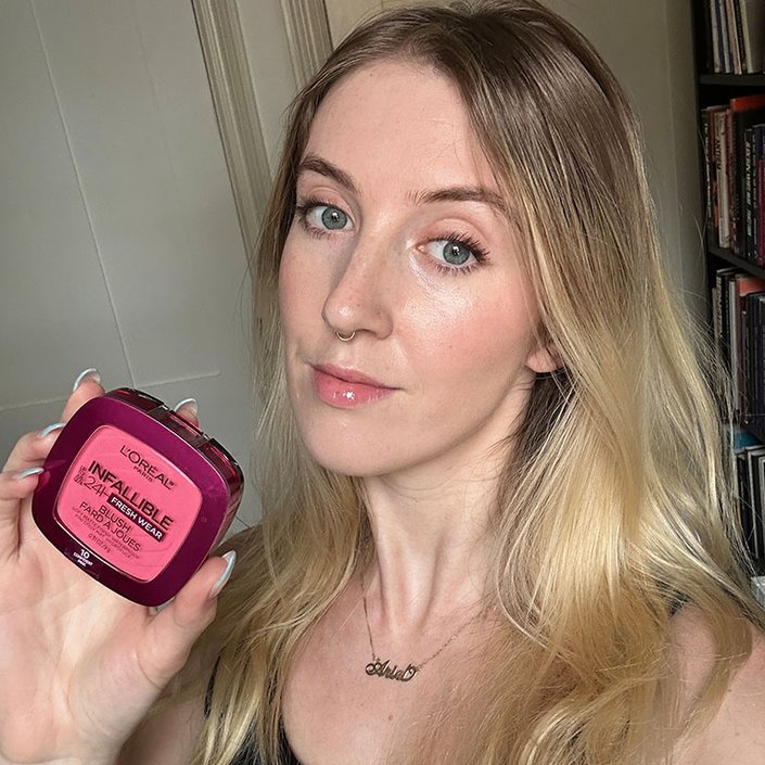 ari wearing the loreal paris infallible blush