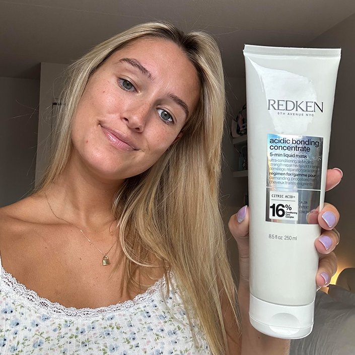 Photo of an editor with long blonde hair holding up the Redken Acidic Bonding Concentrate 5-Min Liquid Mask Review