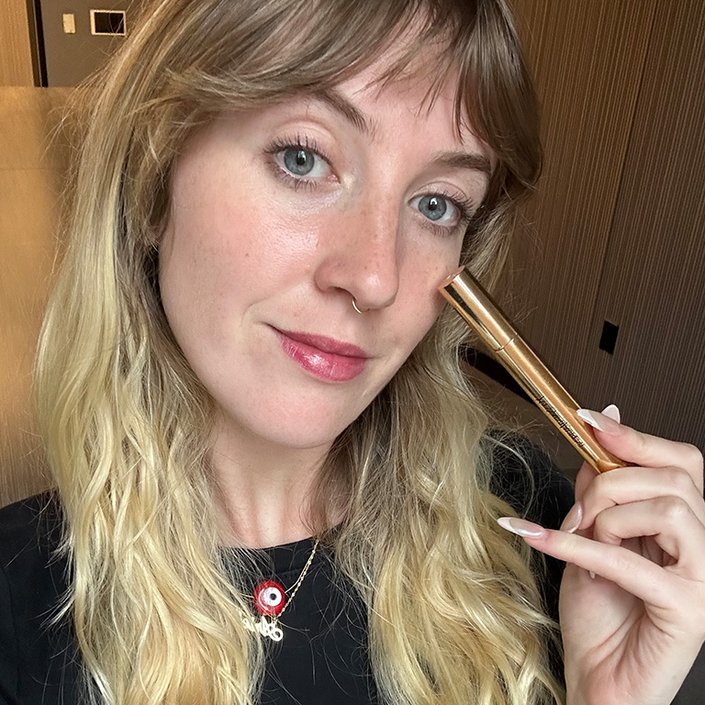 Picture of the editor holding the YSL Beauty Touche Éclat All-Over Brightening Pen